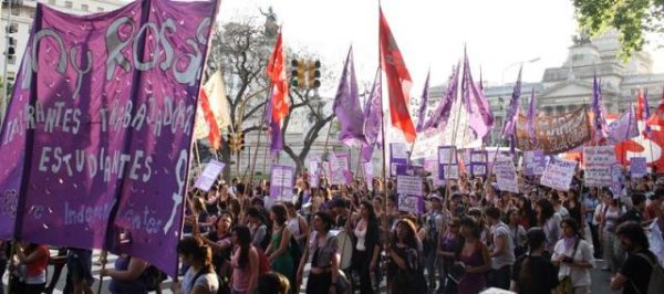 Basta de persecución y violencia a las mujeres. ¡Derecho al aborto YA!