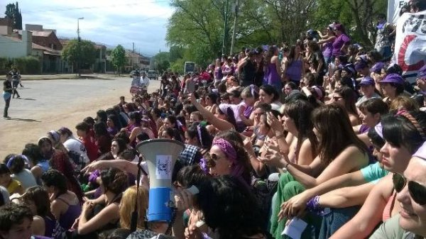 Impulsemos un gran movimiento de mujeres 