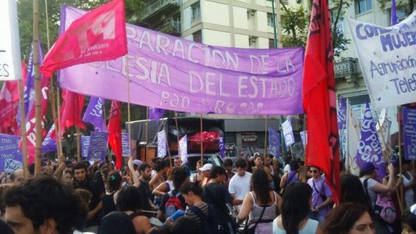 ¡Para que todos se enteren! ¡Cortamos las calles por el derecho al aborto!