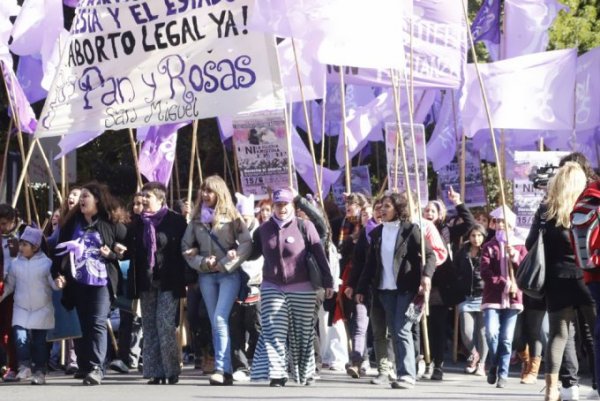 2003 - 2013: Diez años de Pan y Rosas