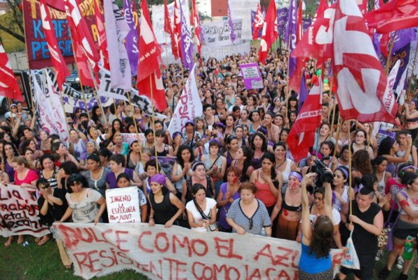 ¡Qué momento, qué momento… las "organizadoras" atacan el Encuentro!